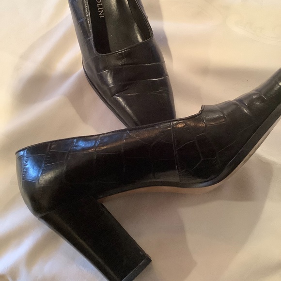Beautiful and Classy  Enzo’s Angiolini 8 Narrow pump - Picture 2 of 5
